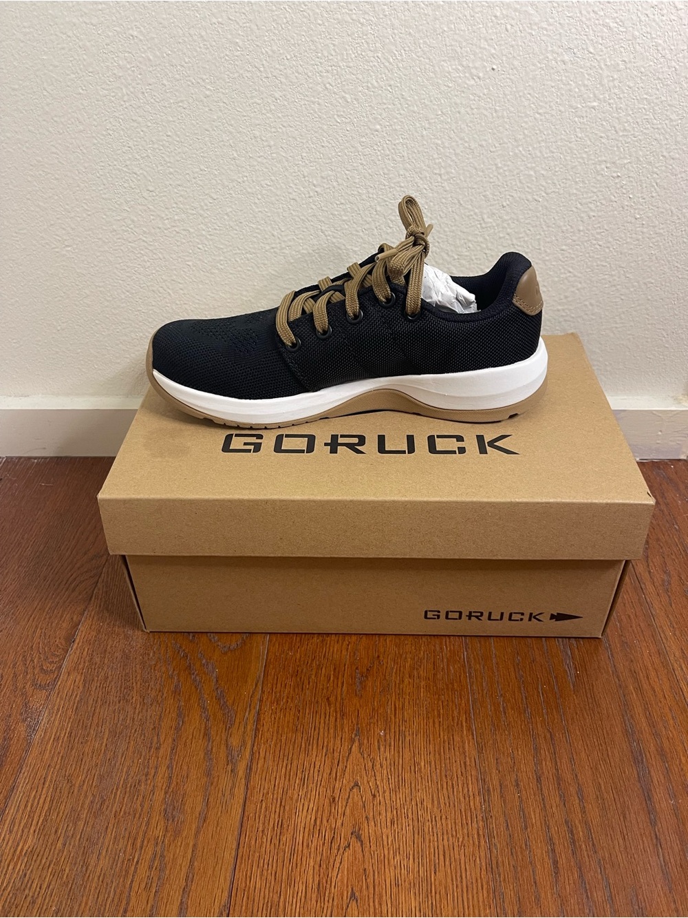 GORE-TEX Ballistic Trainer Label - Black & White Women’s 6 Men’s 4 NEW